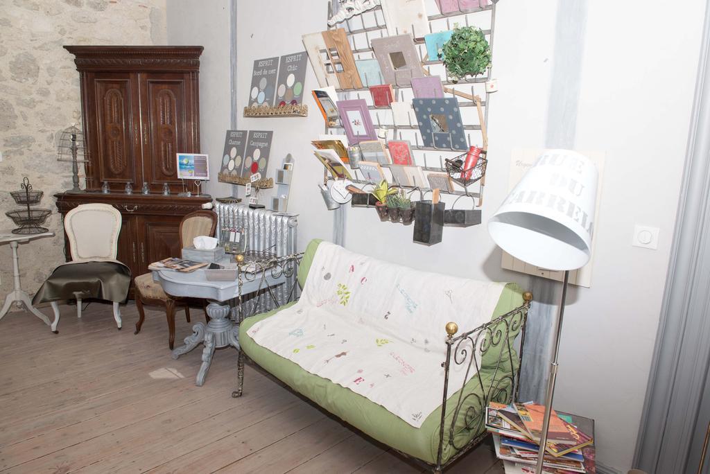Au Bonheur D'Alphonse Bed & Breakfast Lusignan-Petit ภายนอก รูปภาพ